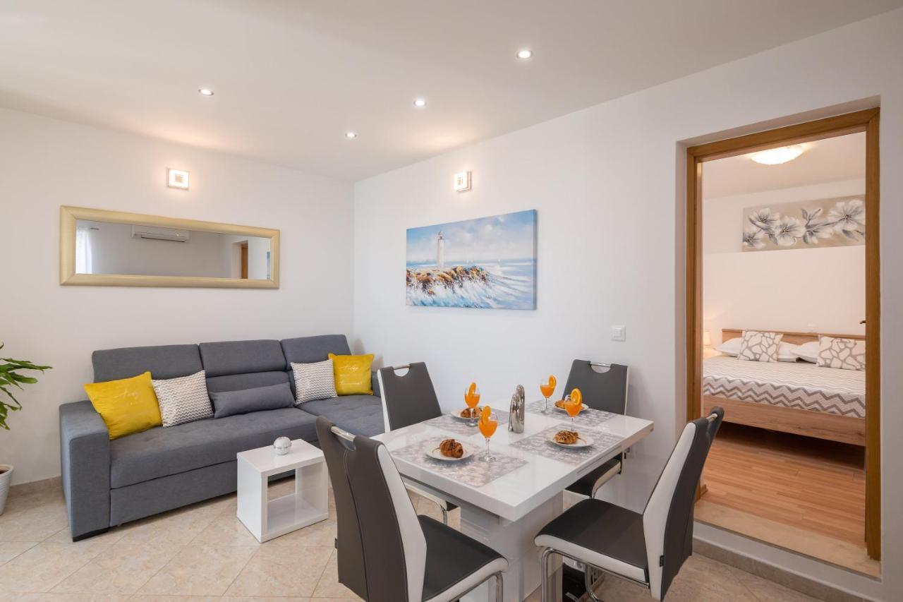 Fba Family Beach Apartments Omiš Kültér fotó