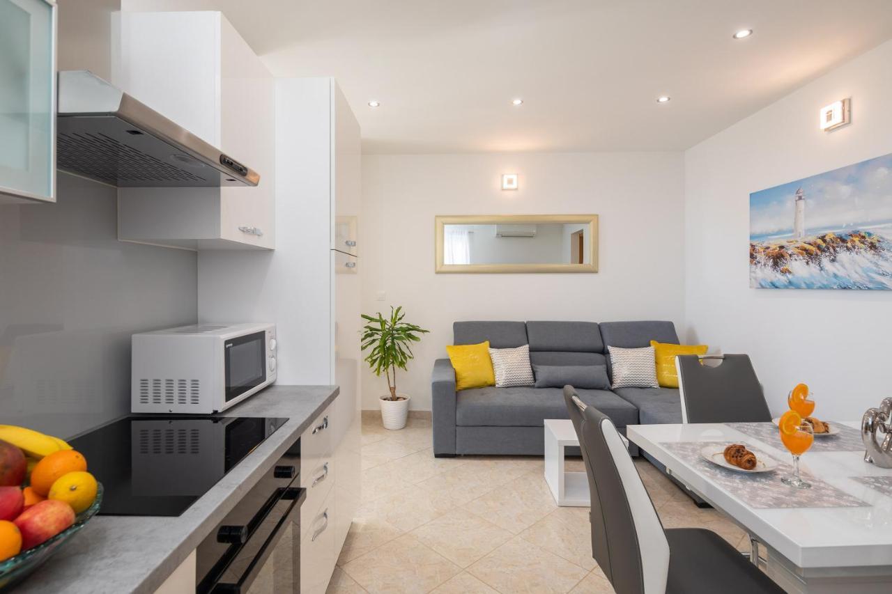 Fba Family Beach Apartments Omiš Kültér fotó