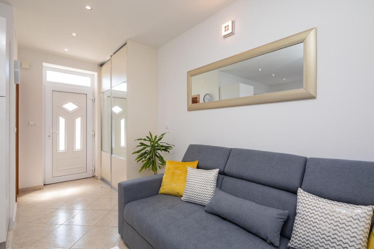 Fba Family Beach Apartments Omiš Kültér fotó