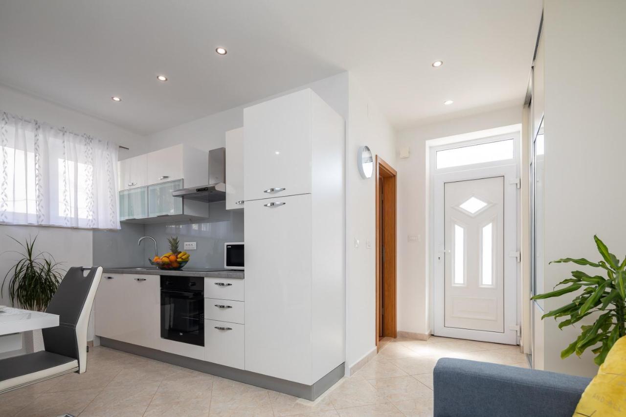 Fba Family Beach Apartments Omiš Kültér fotó