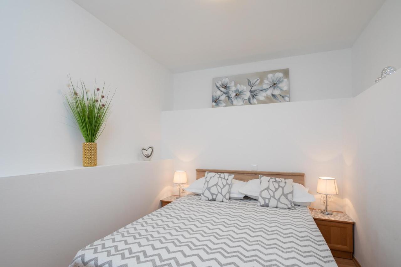 Fba Family Beach Apartments Omiš Kültér fotó