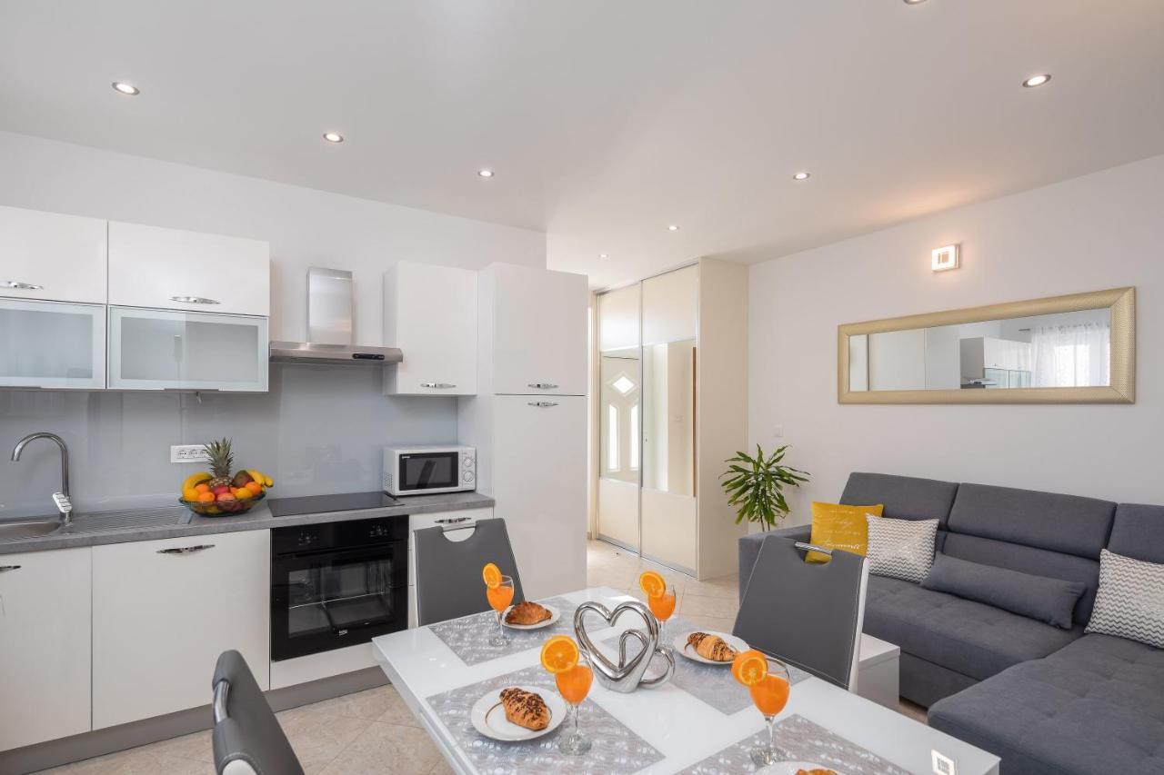 Fba Family Beach Apartments Omiš Kültér fotó