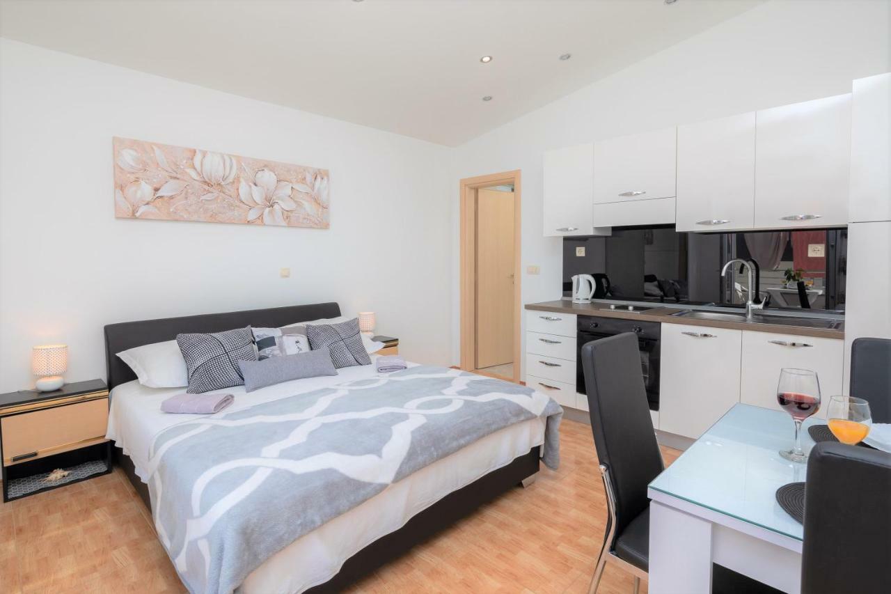 Fba Family Beach Apartments Omiš Kültér fotó