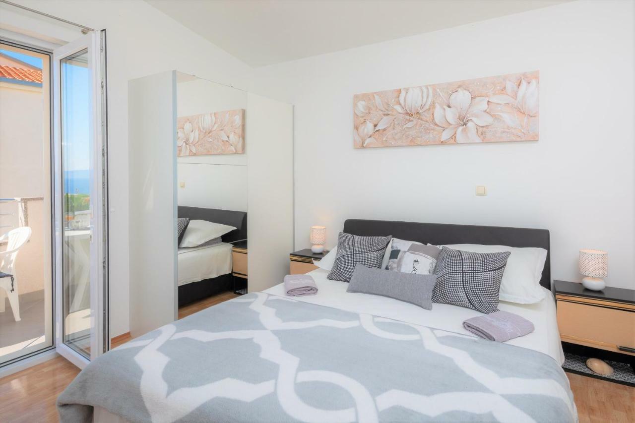 Fba Family Beach Apartments Omiš Kültér fotó